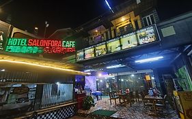 Hotel Salon Fora & Cafe